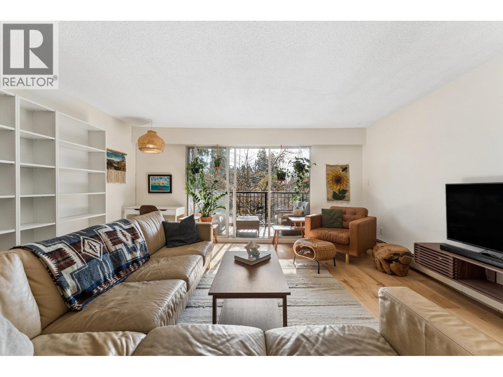 211 1385 Draycott Road, North Vancouver, British Columbia  V7J 3K9 - Photo 2 - R3096216