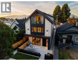 1 2435 NAPIER STREET, Vancouver, British Columbia
