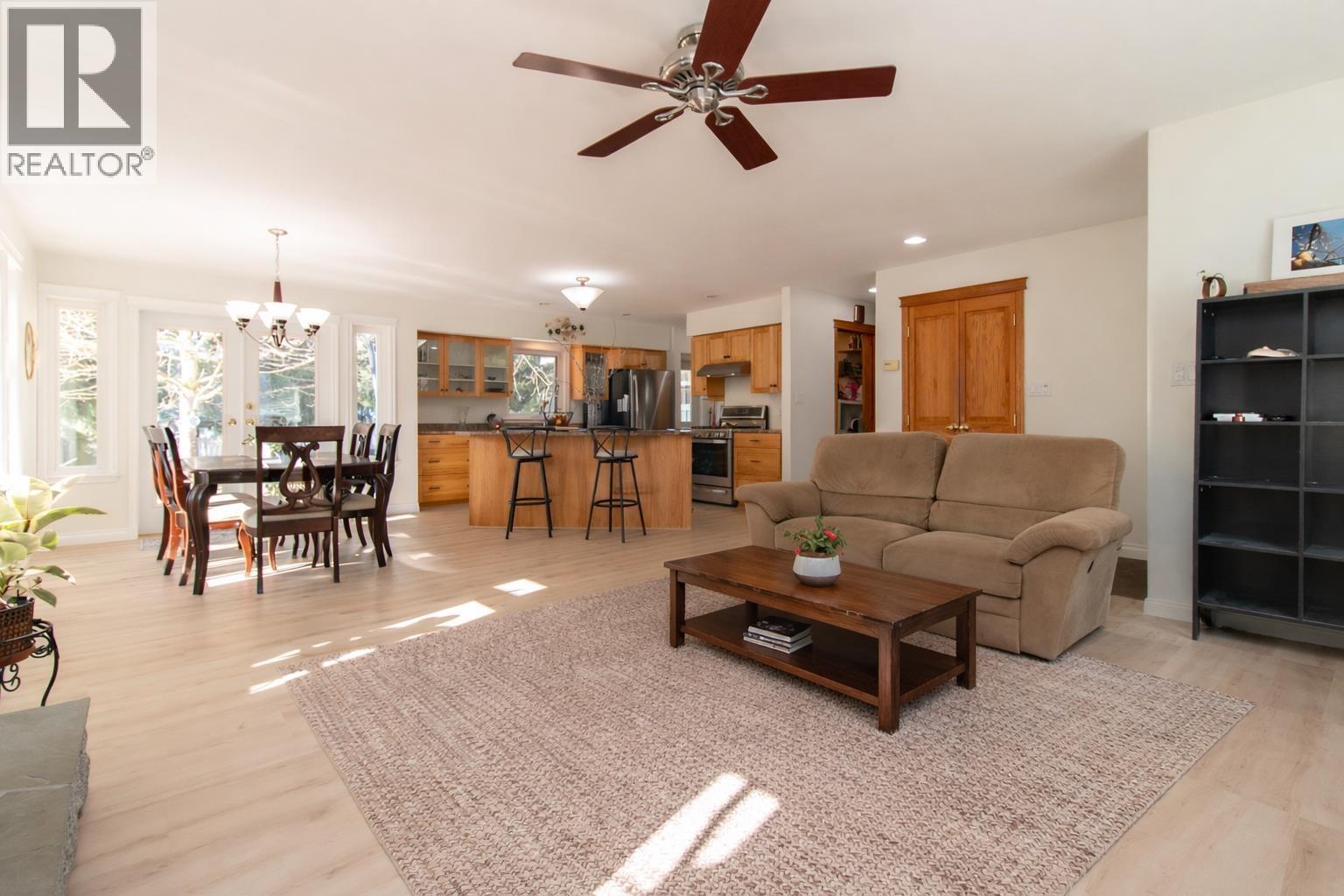 40409 Perth Drive, Squamish, British Columbia  V0N 1T0 - Photo 5 - R3096254