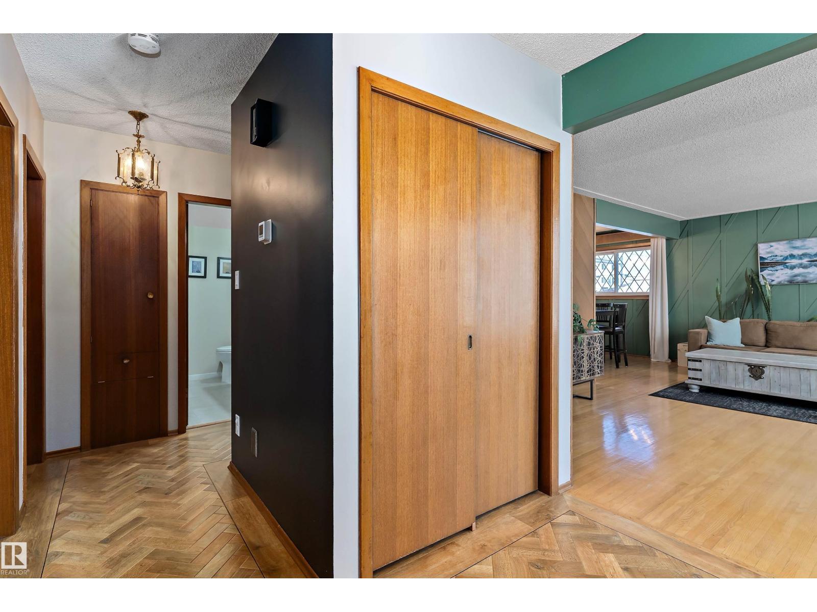 7316 100 Av Nw, Edmonton, Alberta  T6A 0G5 - Photo 3 - E4475865