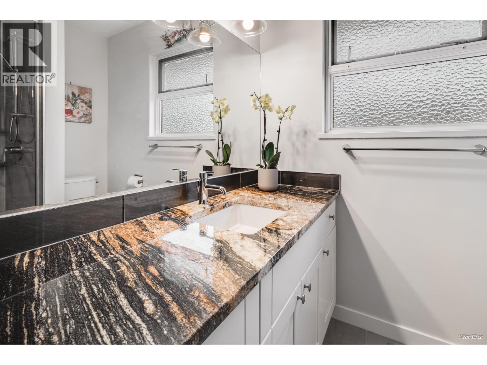 6555 St. Charles Place, Burnaby, British Columbia  V5H 3W1 - Photo 5 - R3095820