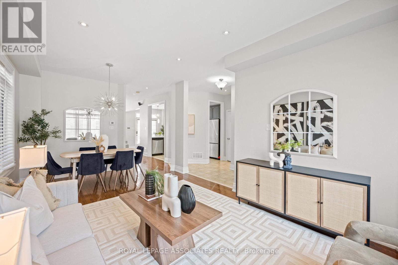 33 Evaridge Drive, Markham, Ontario  L6B 1E7 - Photo 5 - N12846468