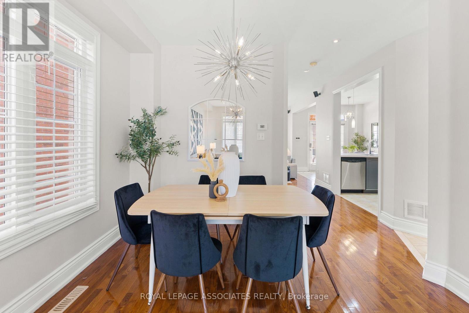 33 Evaridge Drive, Markham, Ontario  L6B 1E7 - Photo 6 - N12846468