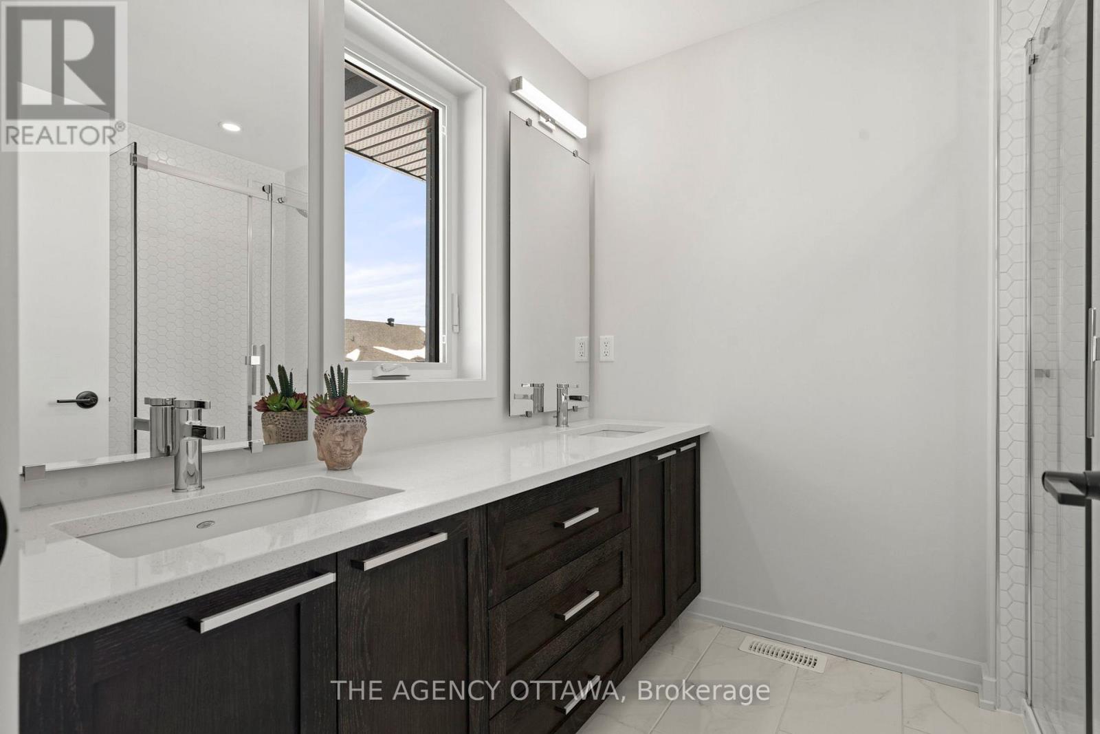 386 Walden Drive, Ottawa, Ontario  K2K 0M9 - Photo 19 - X12845994