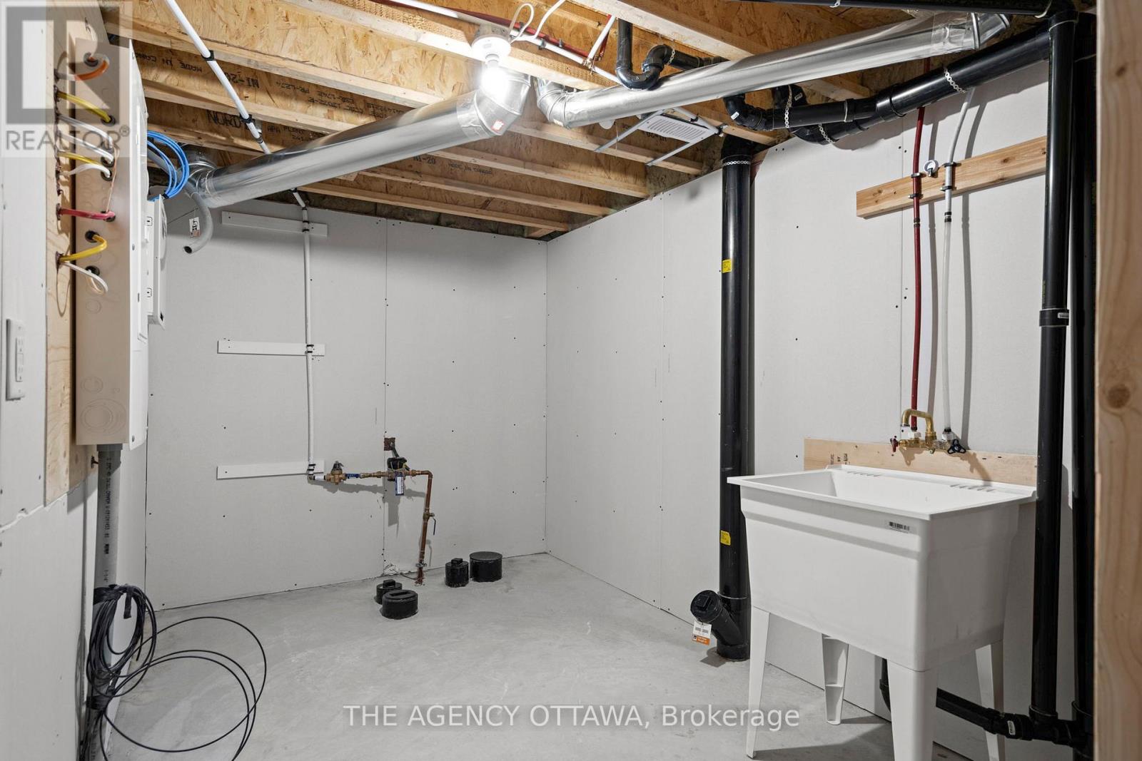 386 Walden Drive, Ottawa, Ontario  K2K 0M9 - Photo 30 - X12845994