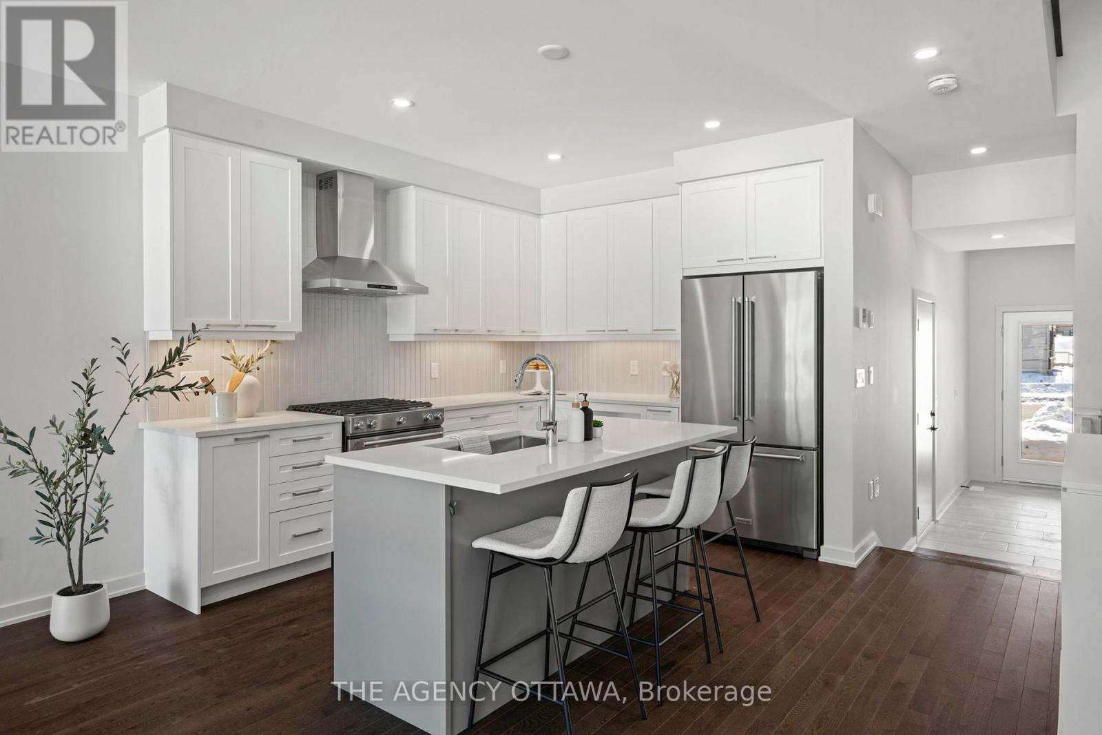 386 Walden Drive, Ottawa, Ontario  K2K 0M9 - Photo 5 - X12845994