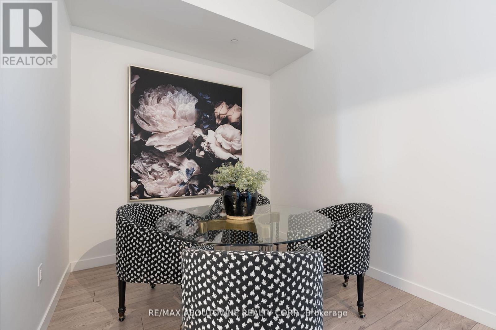 B0915 - 133 Bronte Road, Oakville, Ontario  L6L 0H2 - Photo 4 - W12846440