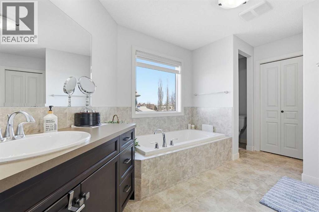 238 Sunset View, Cochrane, Alberta  T4C 4R3 - Photo 19 - A2288446