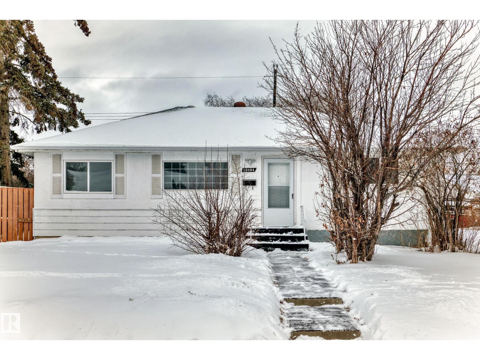 13904 135 AV NW, edmonton, Alberta