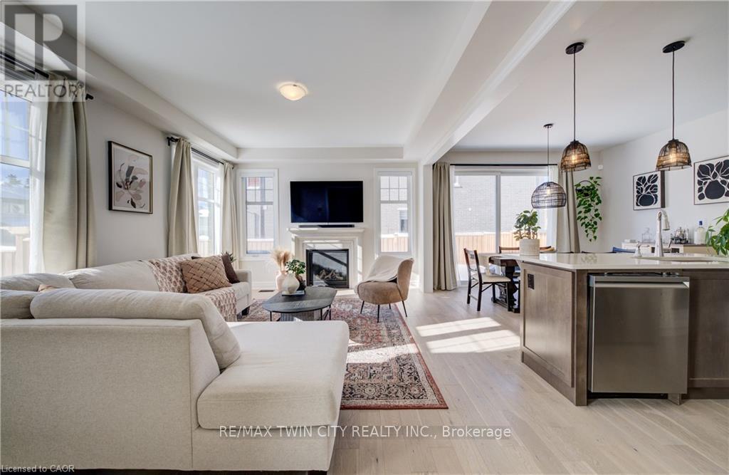 277 Forestwalk Street, Kitchener, Ontario  N2R 0T2 - Photo 11 - X12846438