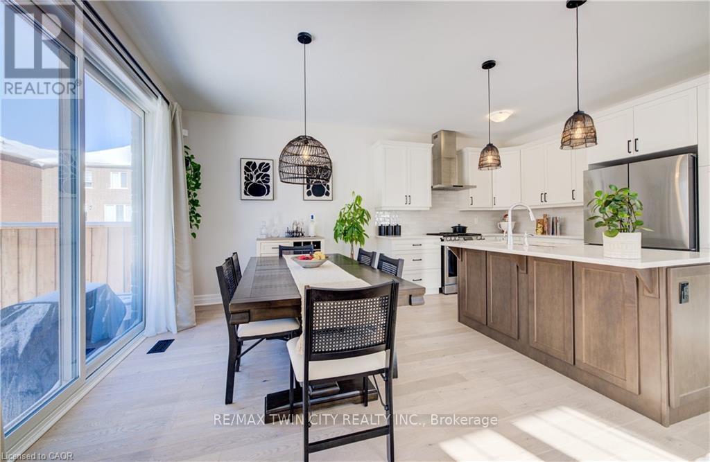 277 Forestwalk Street, Kitchener, Ontario  N2R 0T2 - Photo 13 - X12846438