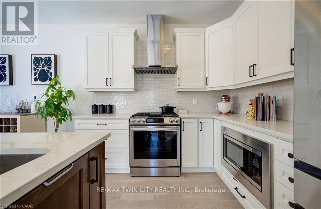 277 Forestwalk Street, Kitchener, Ontario  N2R 0T2 - Photo 17 - X12846438