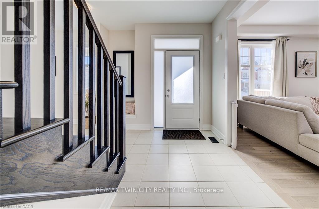 277 Forestwalk Street, Kitchener, Ontario  N2R 0T2 - Photo 6 - X12846438