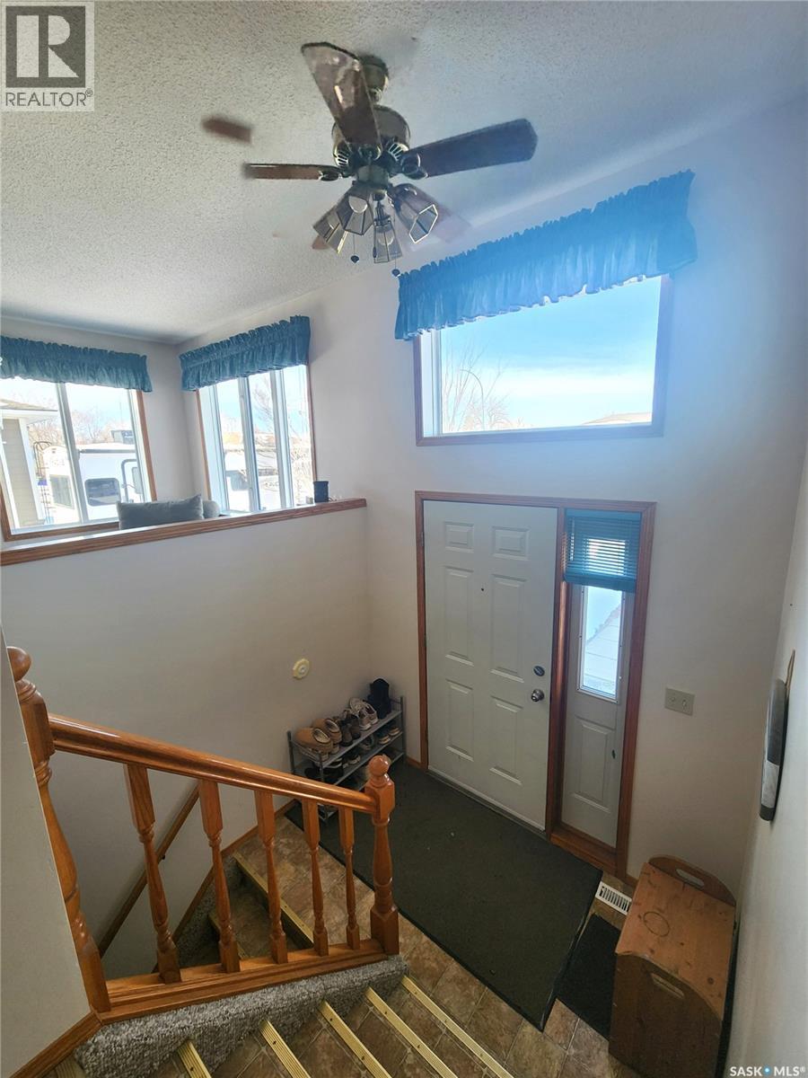 115 Carson Bay, Lampman, Saskatchewan  S0C 1N0 - Photo 3 - SK029725