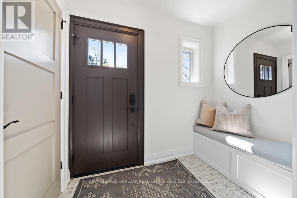 321 Guelph Line, Burlington, Ontario  L7R 3L2 - Photo 4 - W12846164