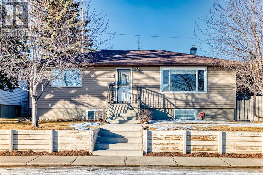 919 Robert Road Ne, Calgary, Alberta  T3A 4W5 - Photo 1 - A2283181