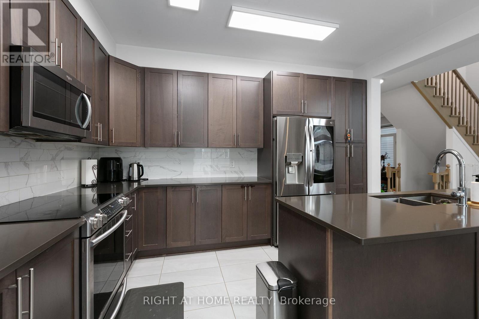 917 Littlerock Street, Ottawa, Ontario  K1T 0N2 - Photo 13 - X12846496