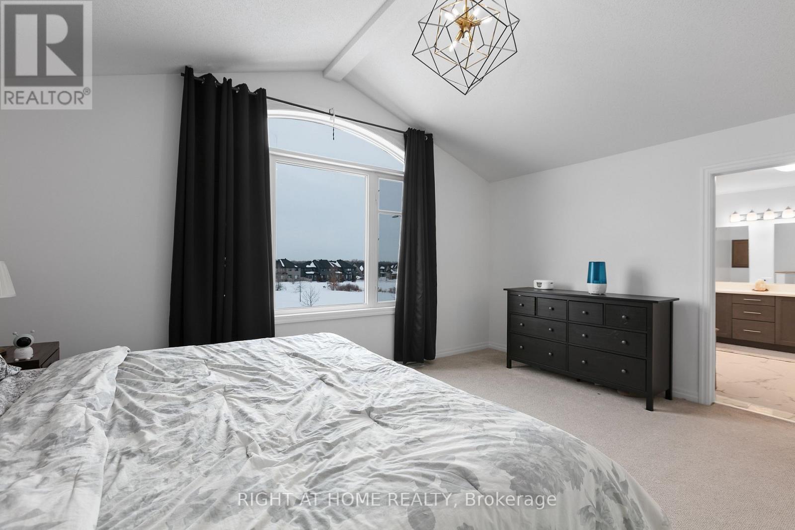 917 Littlerock Street, Ottawa, Ontario  K1T 0N2 - Photo 15 - X12846496