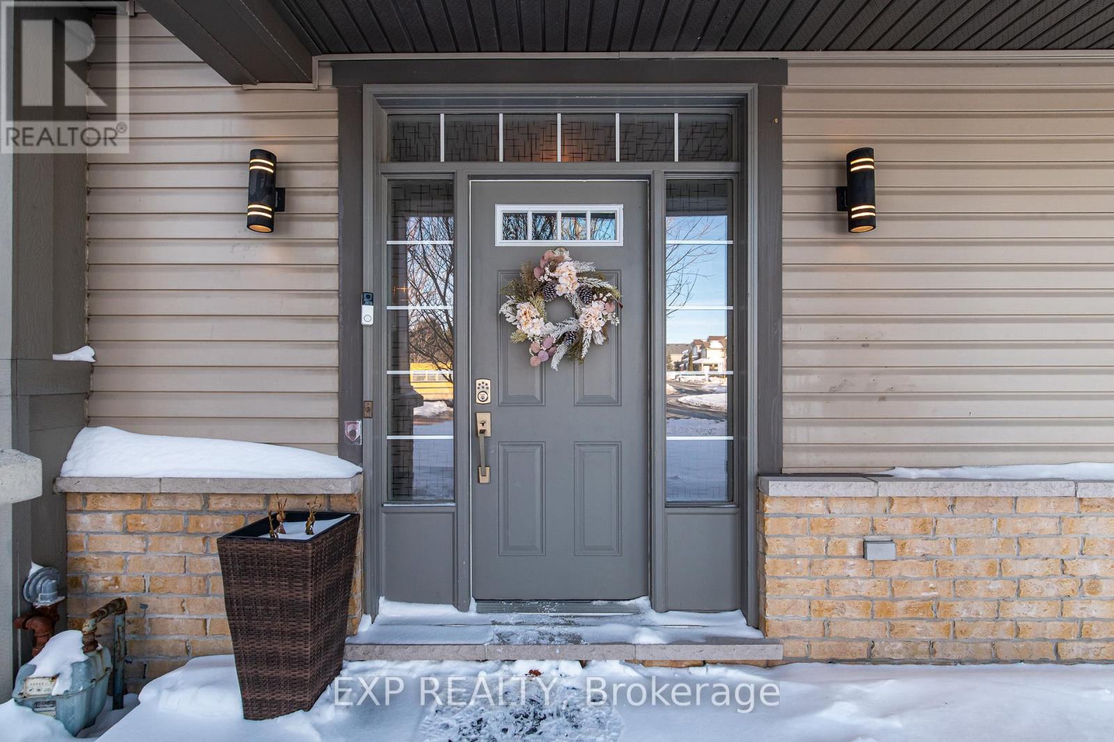 601 Rosehill Avenue, Ottawa, Ontario  K2S 0K3 - Photo 2 - X12846532