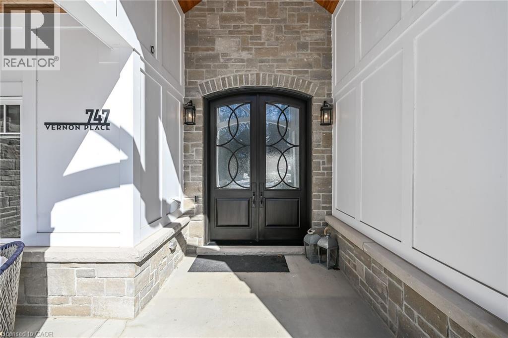 747 Vernon Place, Ancaster, Ontario  L9G 3H4 - Photo 3 - 40809135