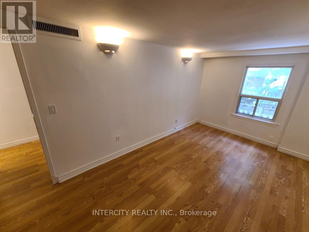 852-854 Eglinton Avenue W, Toronto, Ontario M6C 2B6 - Photo 13 - C12846500