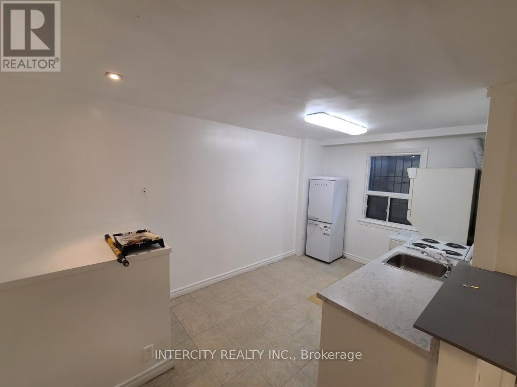 852-854 Eglinton Avenue W, Toronto, Ontario M6C 2B6 - Photo 14 - C12846500