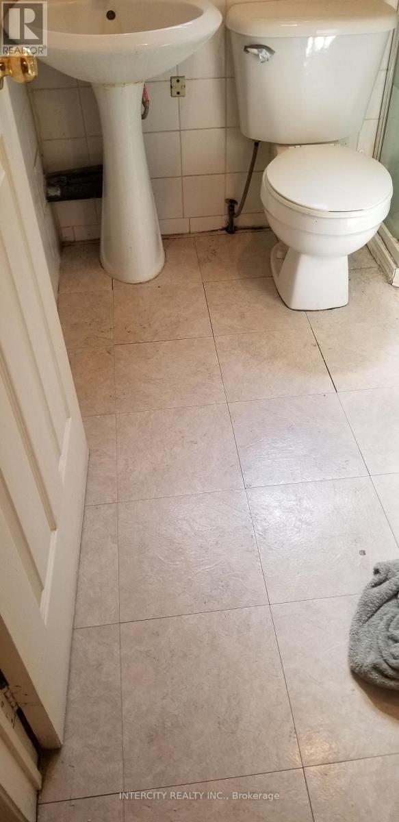 852-854 Eglinton Avenue W, Toronto, Ontario M6C 2B6 - Photo 16 - C12846500