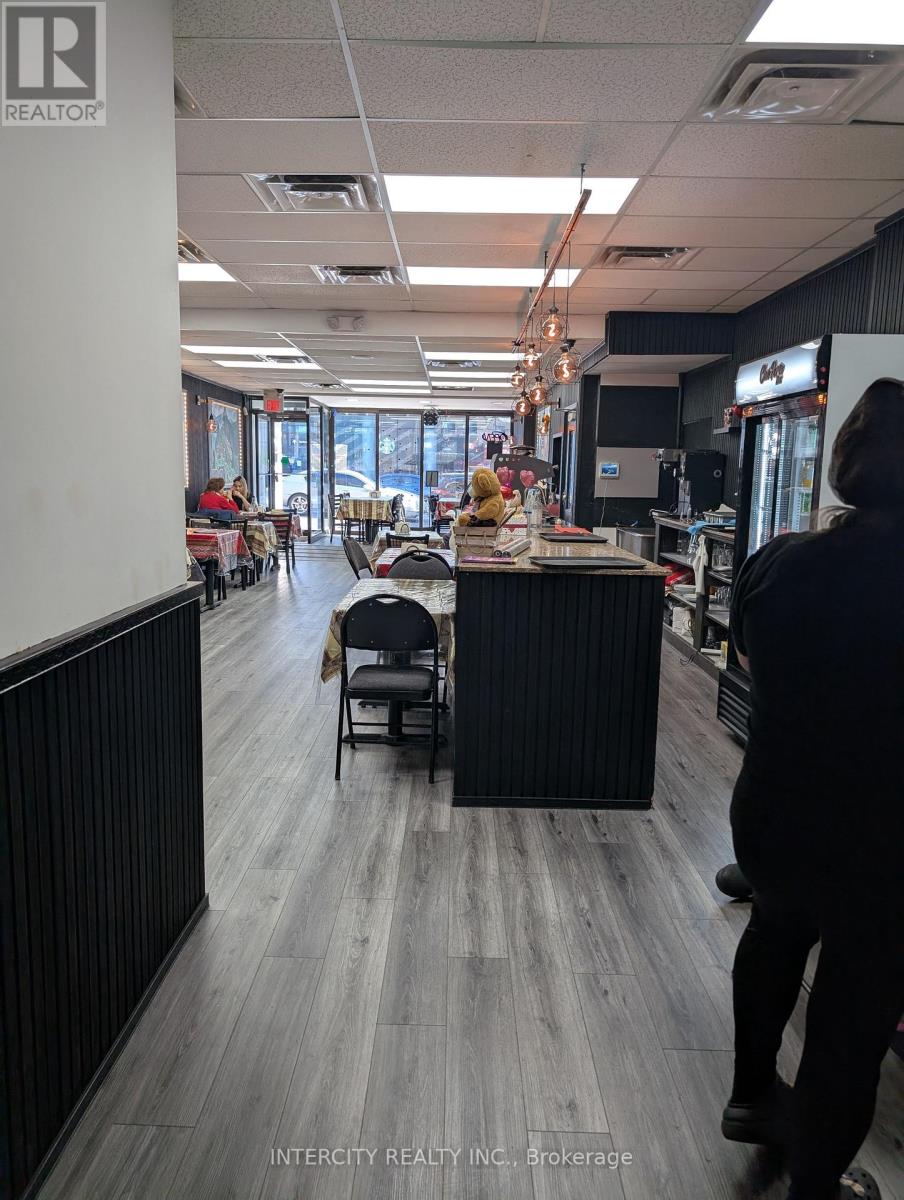 852-854 Eglinton Avenue W, Toronto, Ontario M6C 2B6 - Photo 3 - C12846500