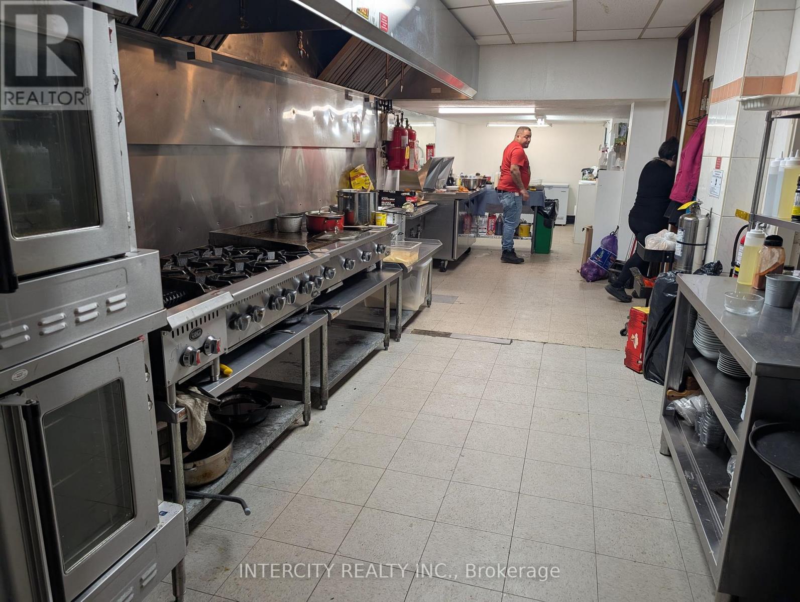 852-854 Eglinton Avenue W, Toronto, Ontario M6C 2B6 - Photo 4 - C12846500