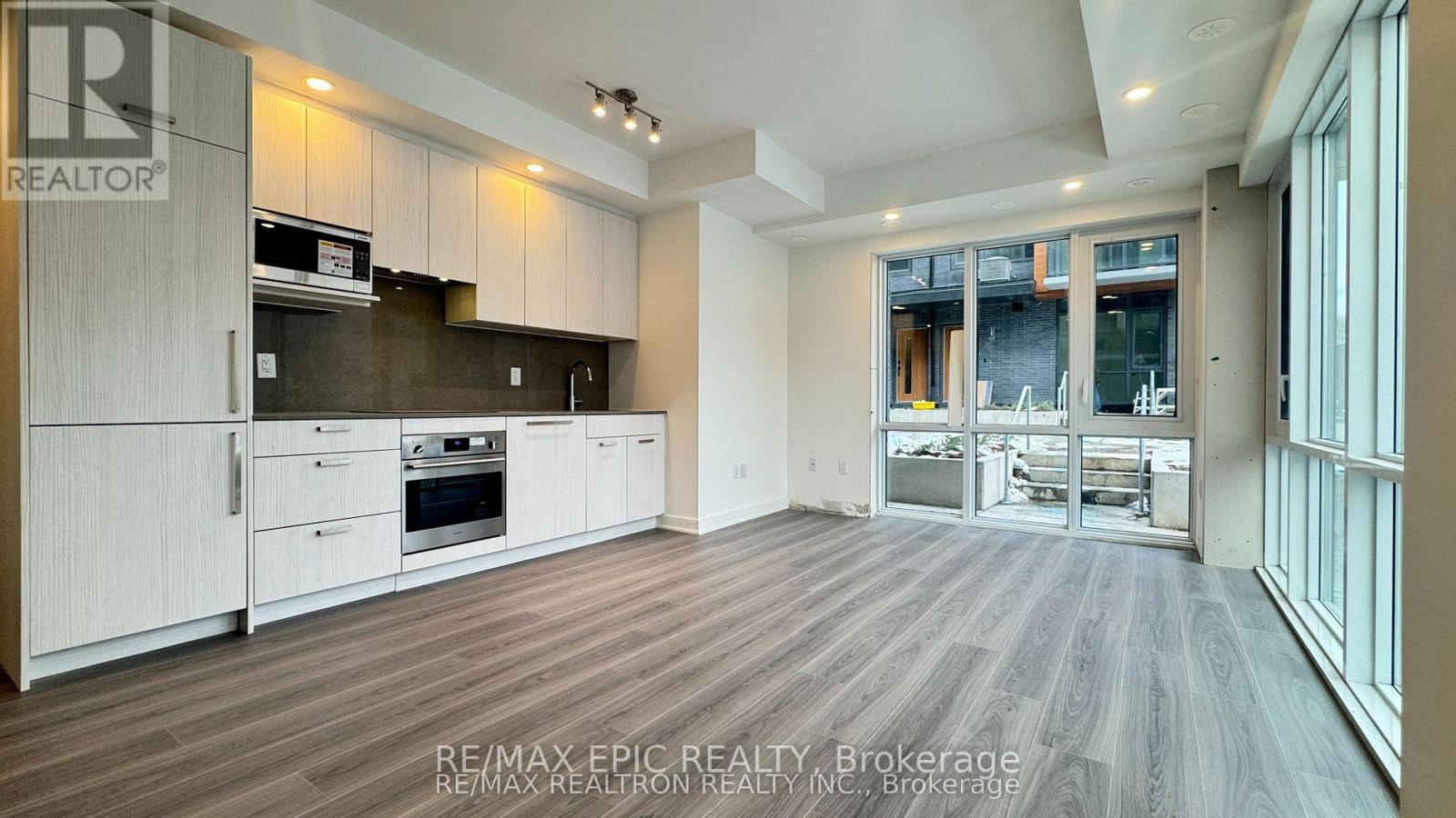 85 - 71 CURLEW DRIVE, Toronto, Ontario