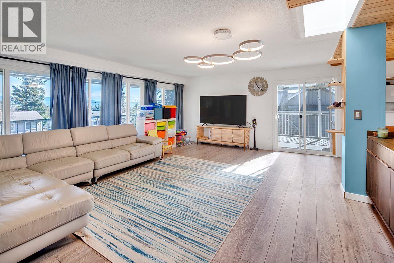 2132 Anita Drive, Port Coquitlam, British Columbia  V3C 1H3 - Photo 2 - R3095627