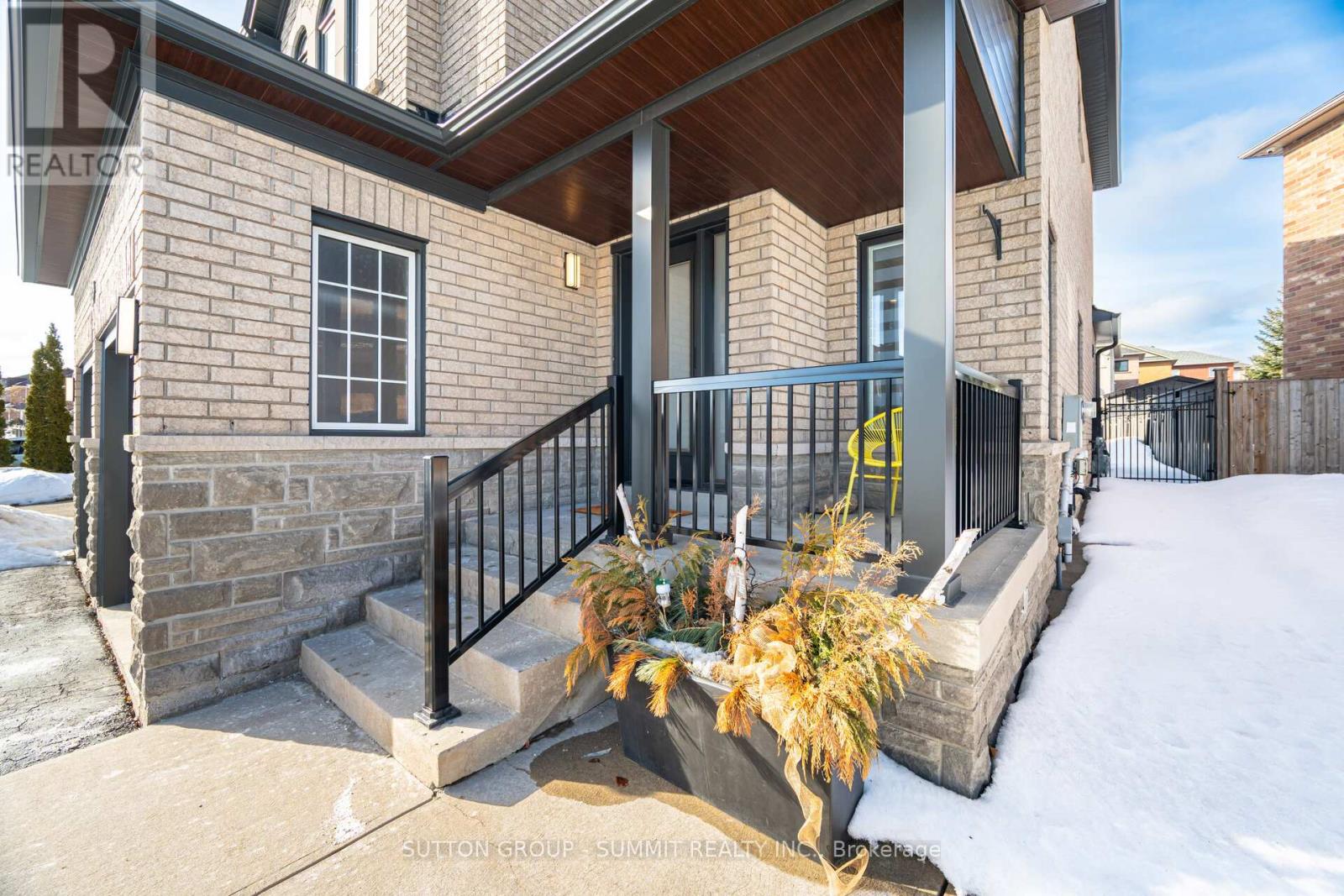 72 Ravineview Drive, Vaughan, Ontario  L6A 3T6 - Photo 4 - N12846568