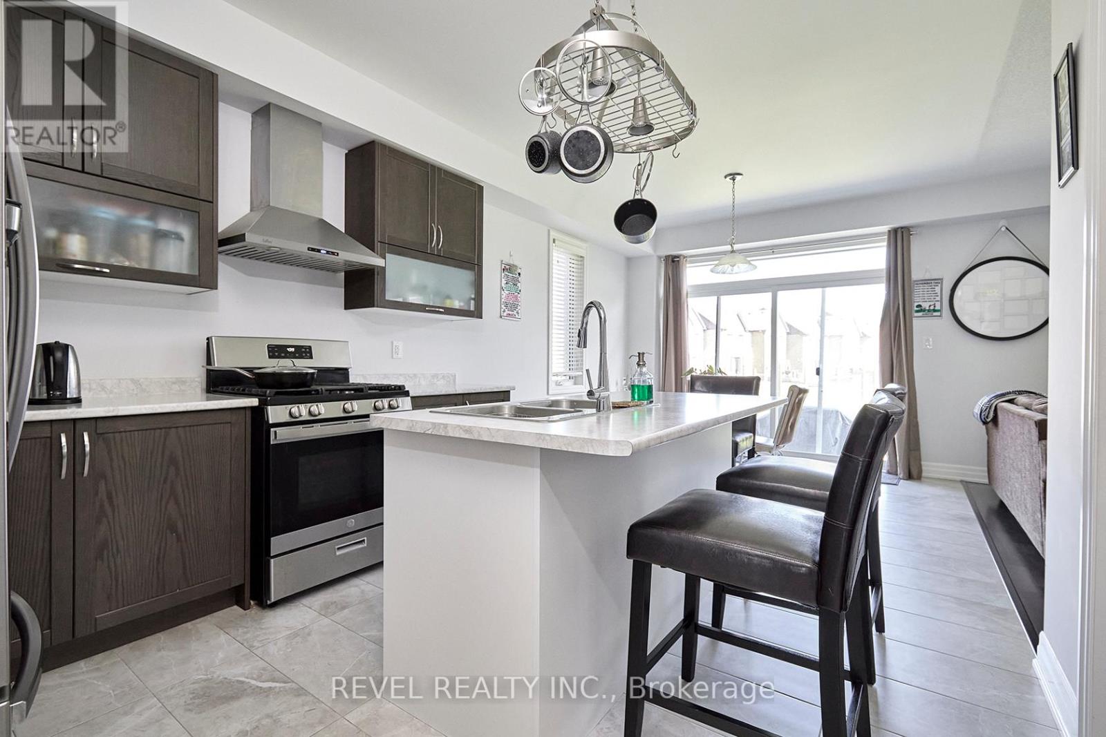 33 Wood Crescent, Essa, Ontario  L3W 0M5 - Photo 5 - N12846570