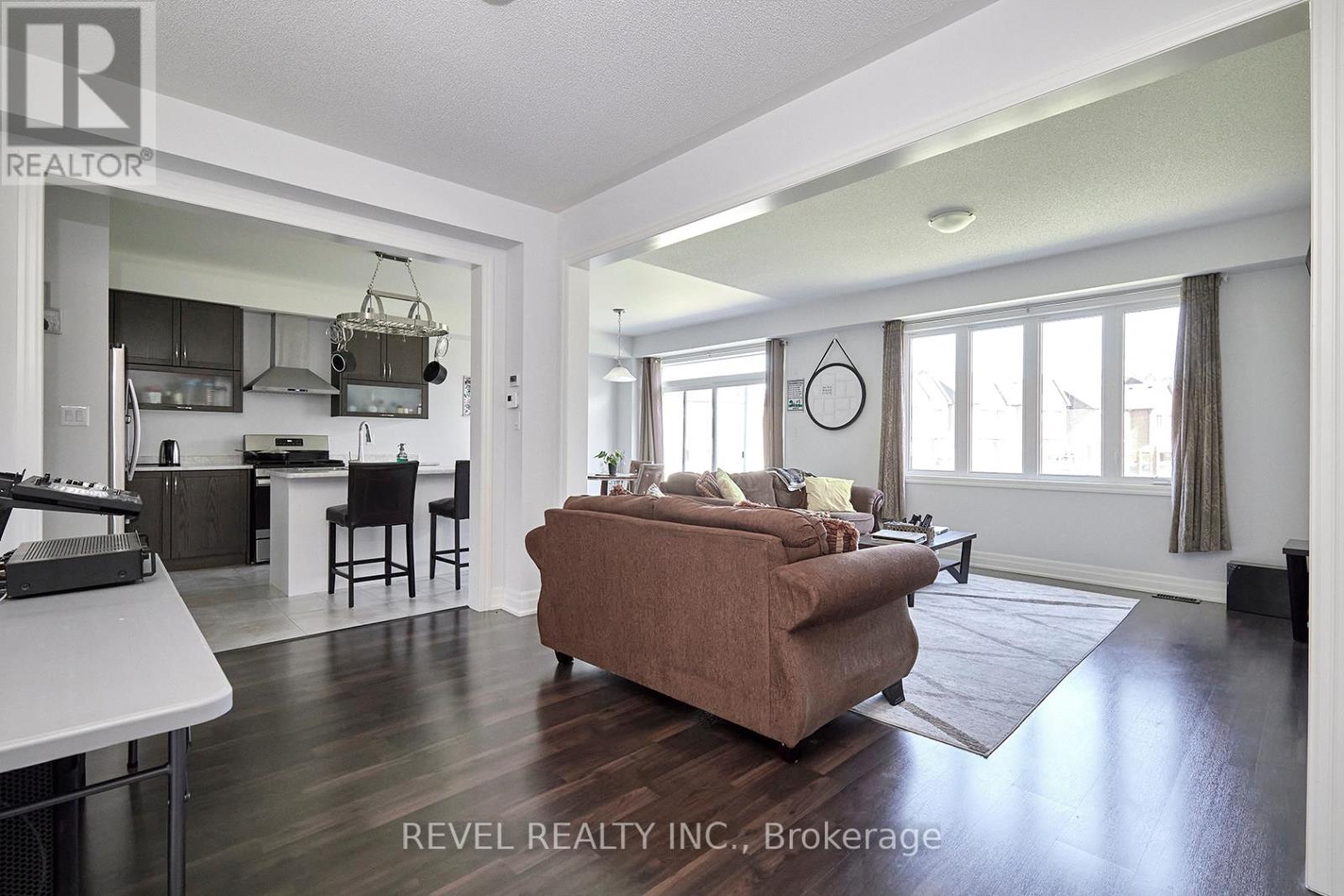 33 Wood Crescent, Essa, Ontario  L3W 0M5 - Photo 9 - N12846570