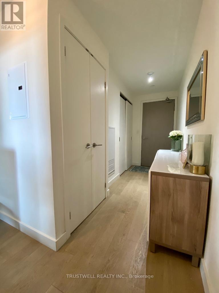 514 - 111 Bathurst Street, Toronto, Ontario  M5V 0M9 - Photo 3 - C12846358