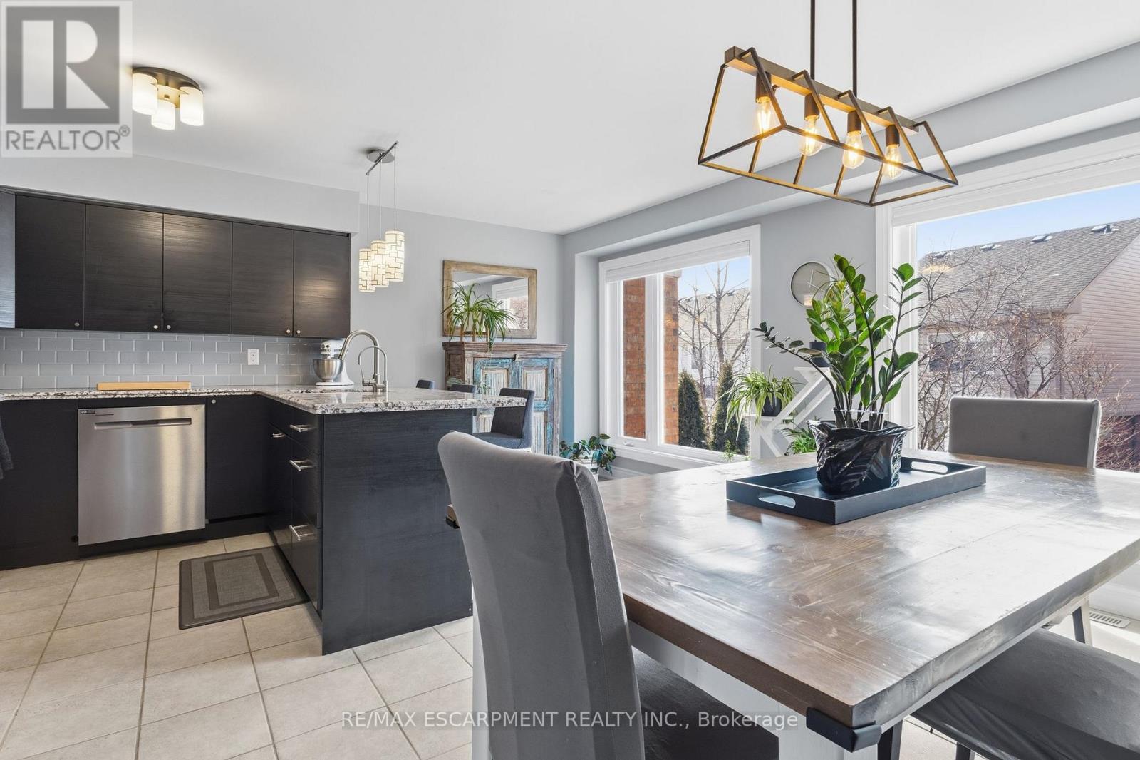 5123 Dryden Avenue, Burlington, Ontario  L7L 6L3 - Photo 11 - W12846534