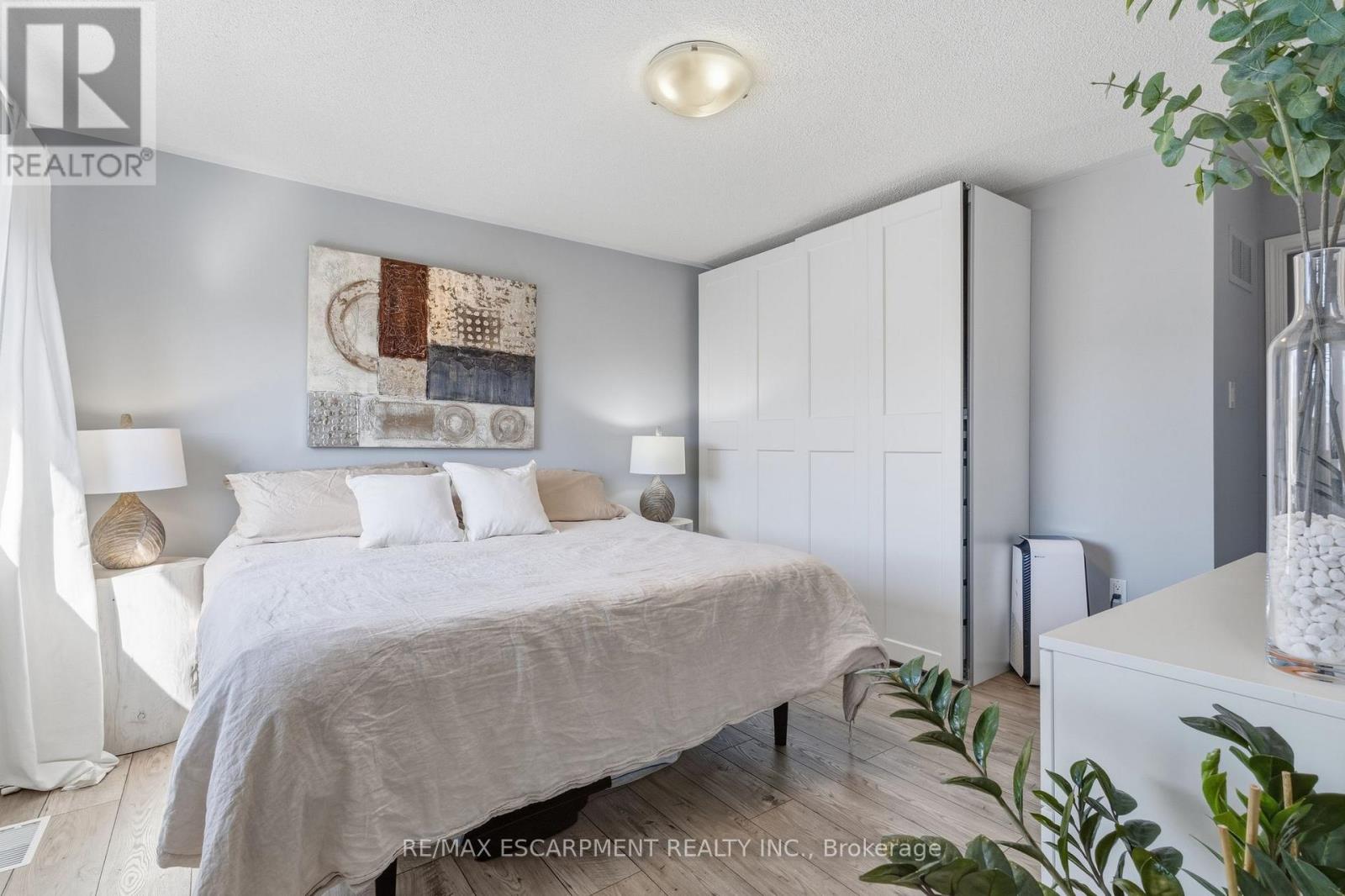 5123 Dryden Avenue, Burlington, Ontario  L7L 6L3 - Photo 27 - W12846534