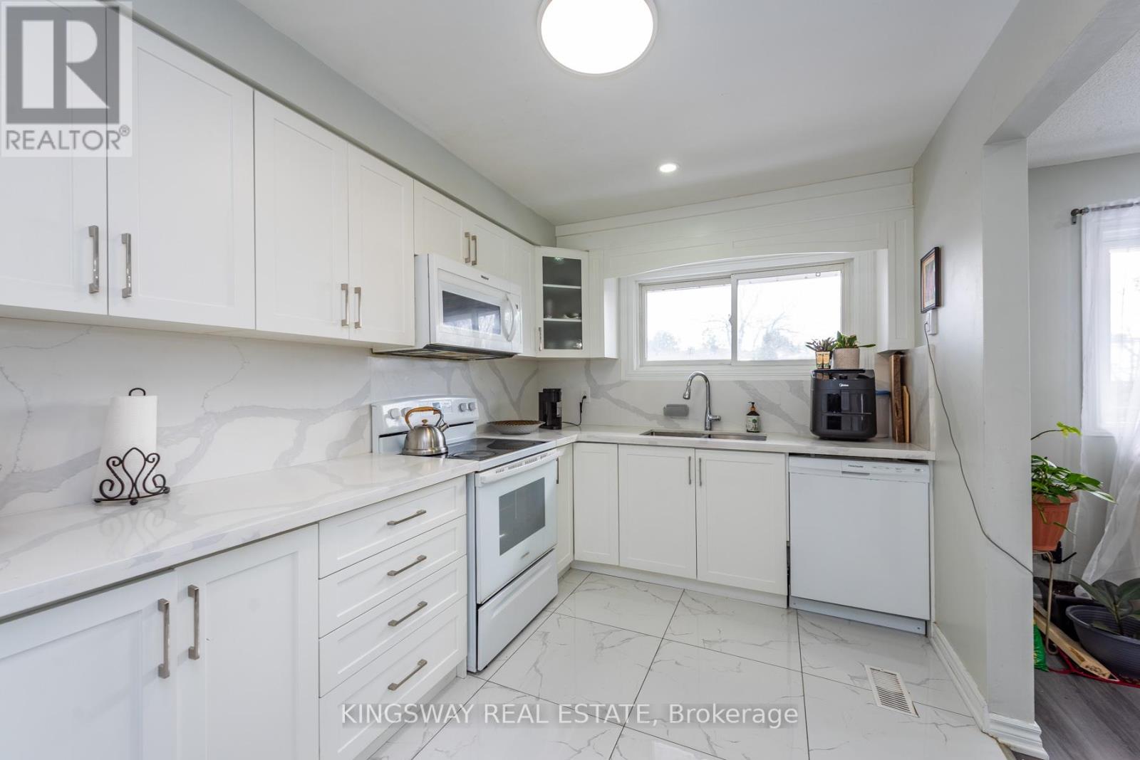 138 Ashton Crescent N, Brampton, Ontario  L6S 3J9 - Photo 10 - W12846540