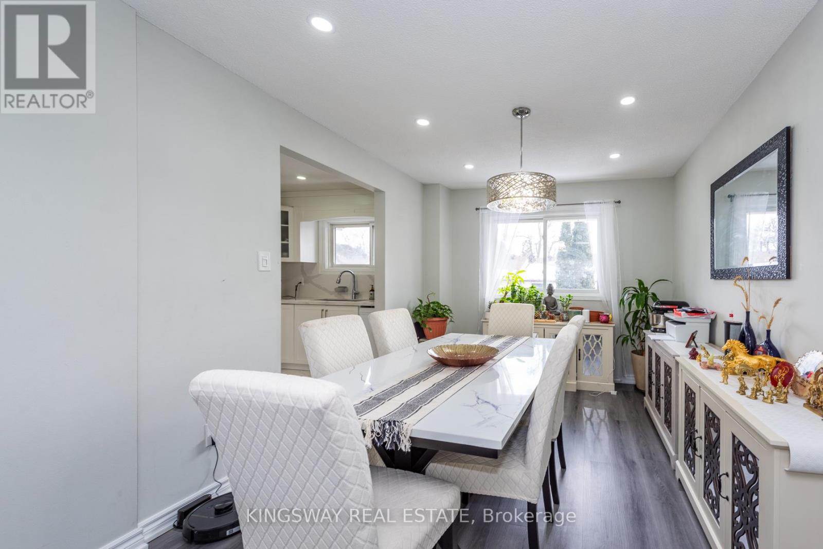 138 Ashton Crescent N, Brampton, Ontario  L6S 3J9 - Photo 6 - W12846540