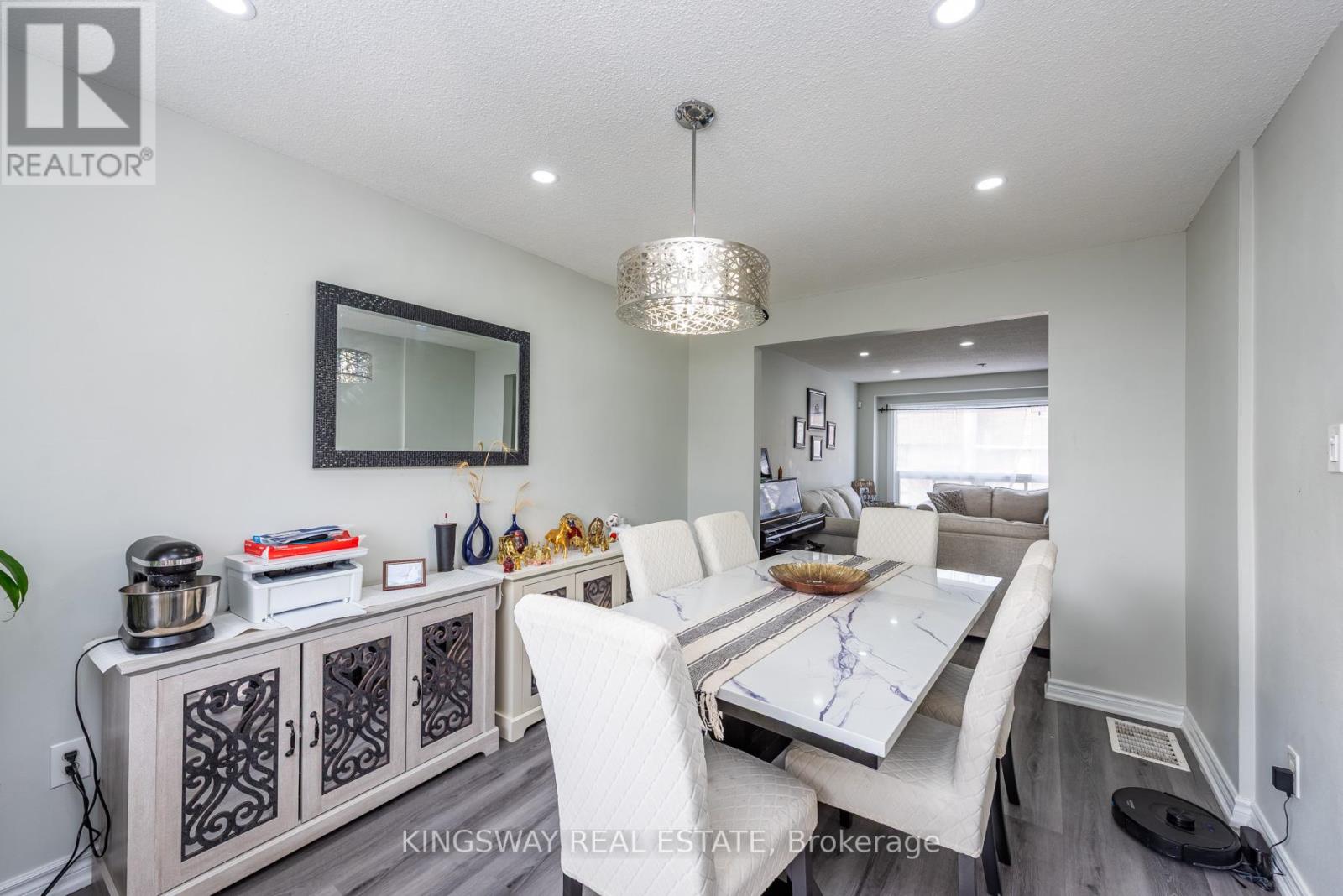 138 Ashton Crescent N, Brampton, Ontario  L6S 3J9 - Photo 8 - W12846540