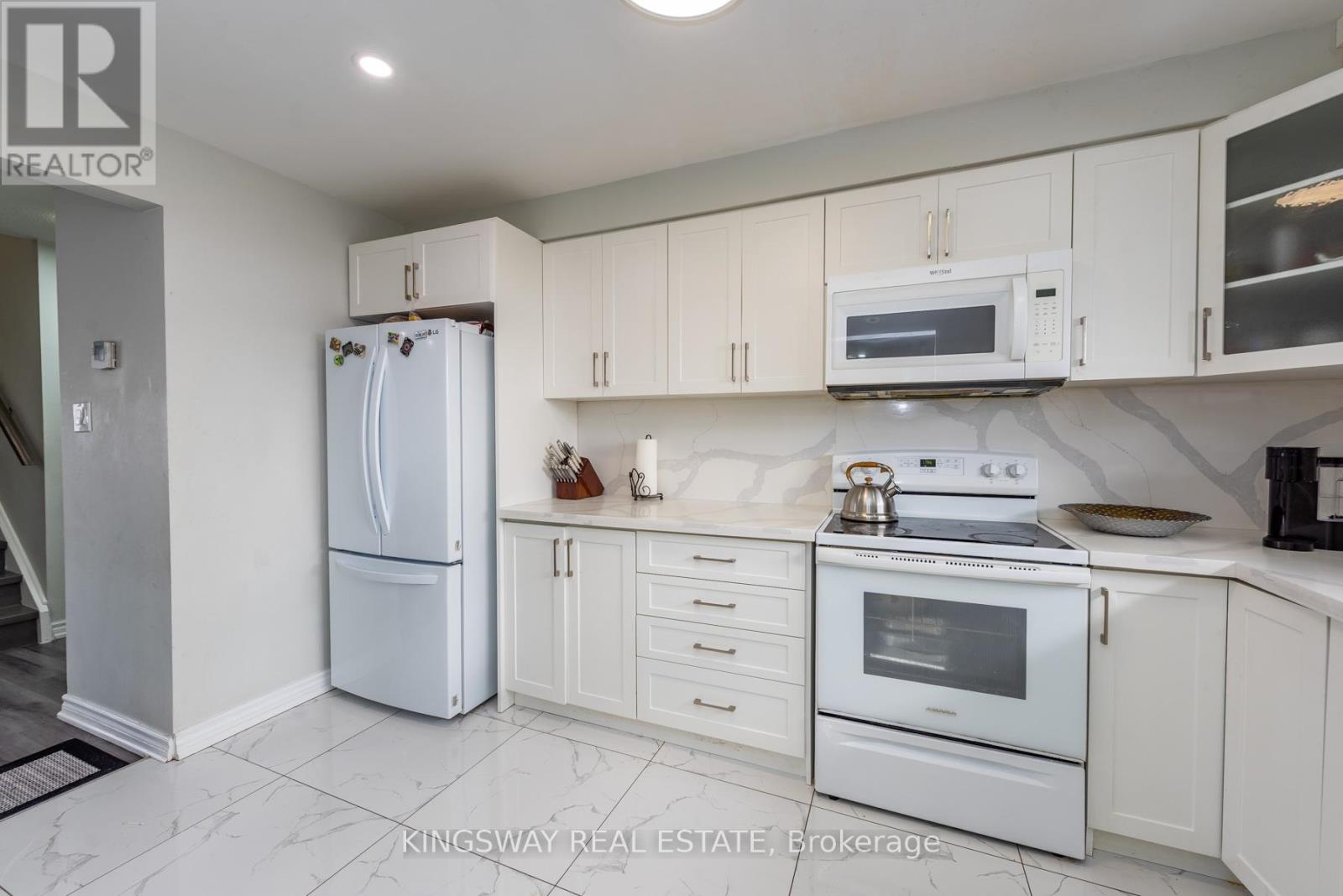 138 Ashton Crescent N, Brampton, Ontario  L6S 3J9 - Photo 9 - W12846540