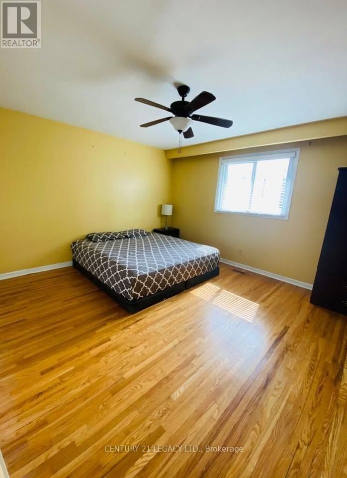 130 Surbray Grove S, Mississauga, Ontario  L5B 2E1 - Photo 9 - W12846560