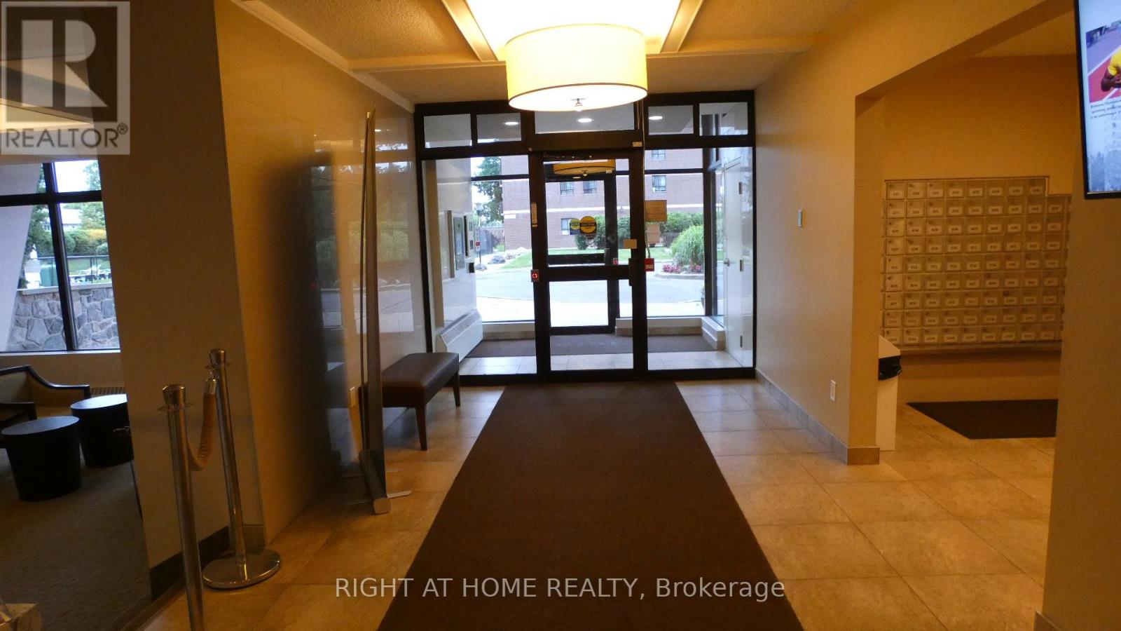 708 - 1615 Bloor Street N, Mississauga, Ontario  L4X 1S2 - Photo 3 - W12846566