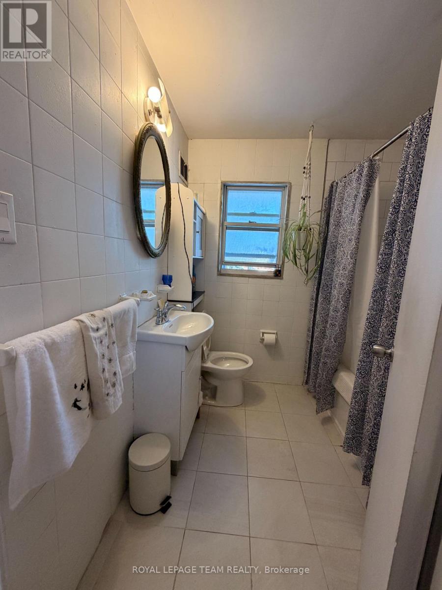 1268 & 1270 Erie Avenue, Ottawa, Ontario  K1V 6G4 - Photo 15 - X12843166