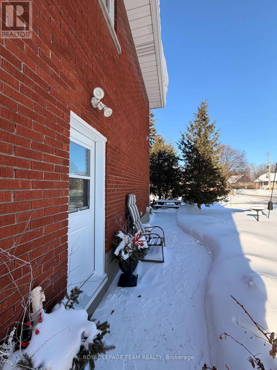 1268 & 1270 Erie Avenue, Ottawa, Ontario  K1V 6G4 - Photo 7 - X12843166