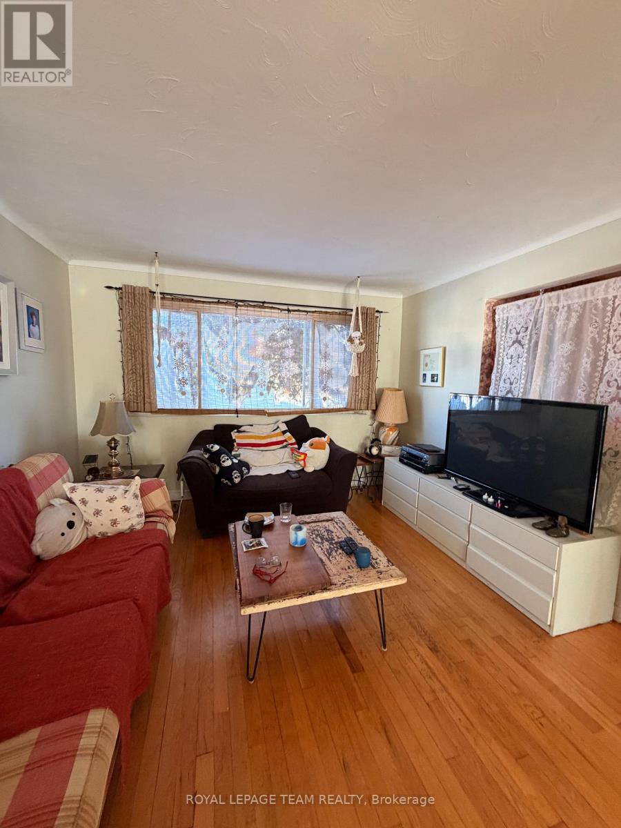 1268 & 1270 Erie Avenue, Ottawa, Ontario  K1V 6G4 - Photo 8 - X12843166