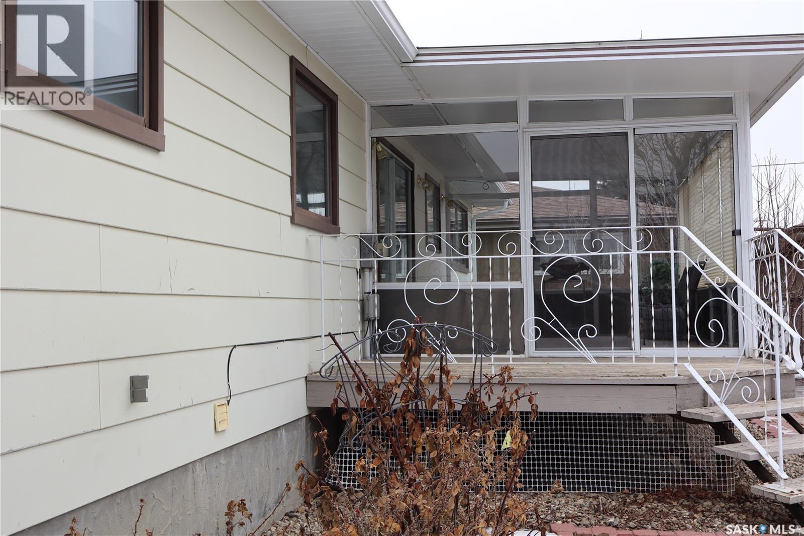 105 Magnan Street, Gravelbourg, Saskatchewan  S0H 1X0 - Photo 45 - SK029739