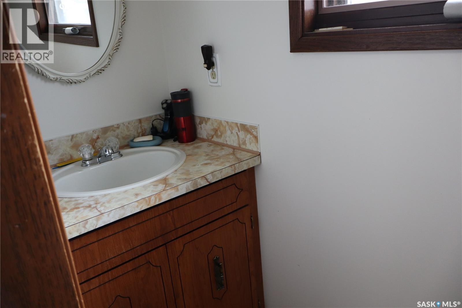 105 Magnan Street, Gravelbourg, Saskatchewan  S0H 1X0 - Photo 9 - SK029739