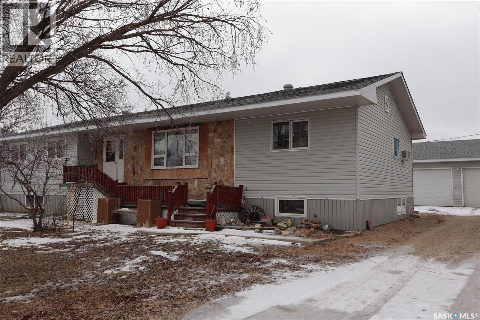 228 7th AVENUE E, gravelbourg, Saskatchewan