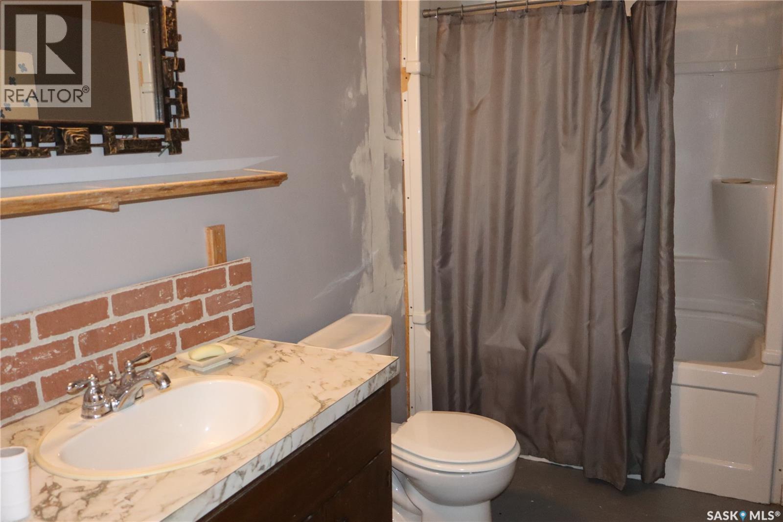 228 7th Avenue E, Gravelbourg, Saskatchewan  S0H 1X0 - Photo 34 - SK029737